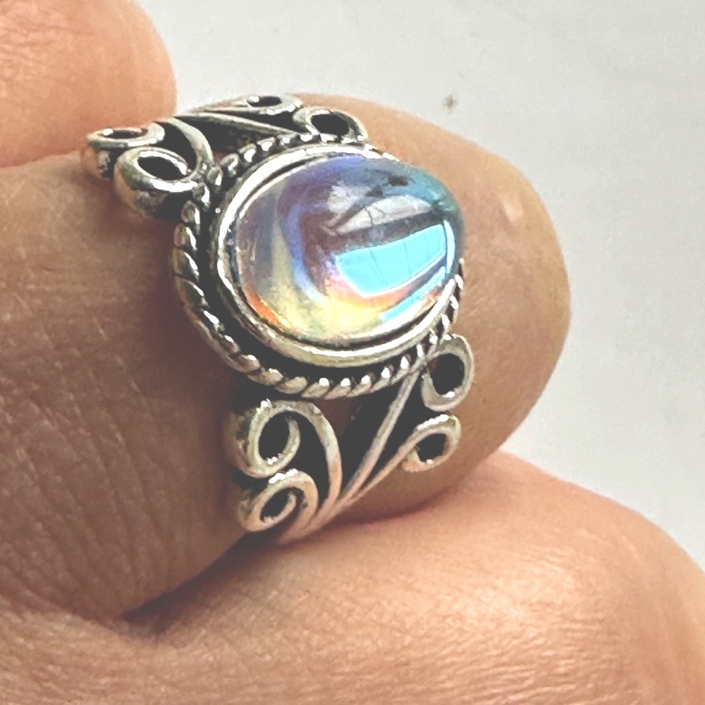 NWT Vintage Ring With Inlaid Moonstone.